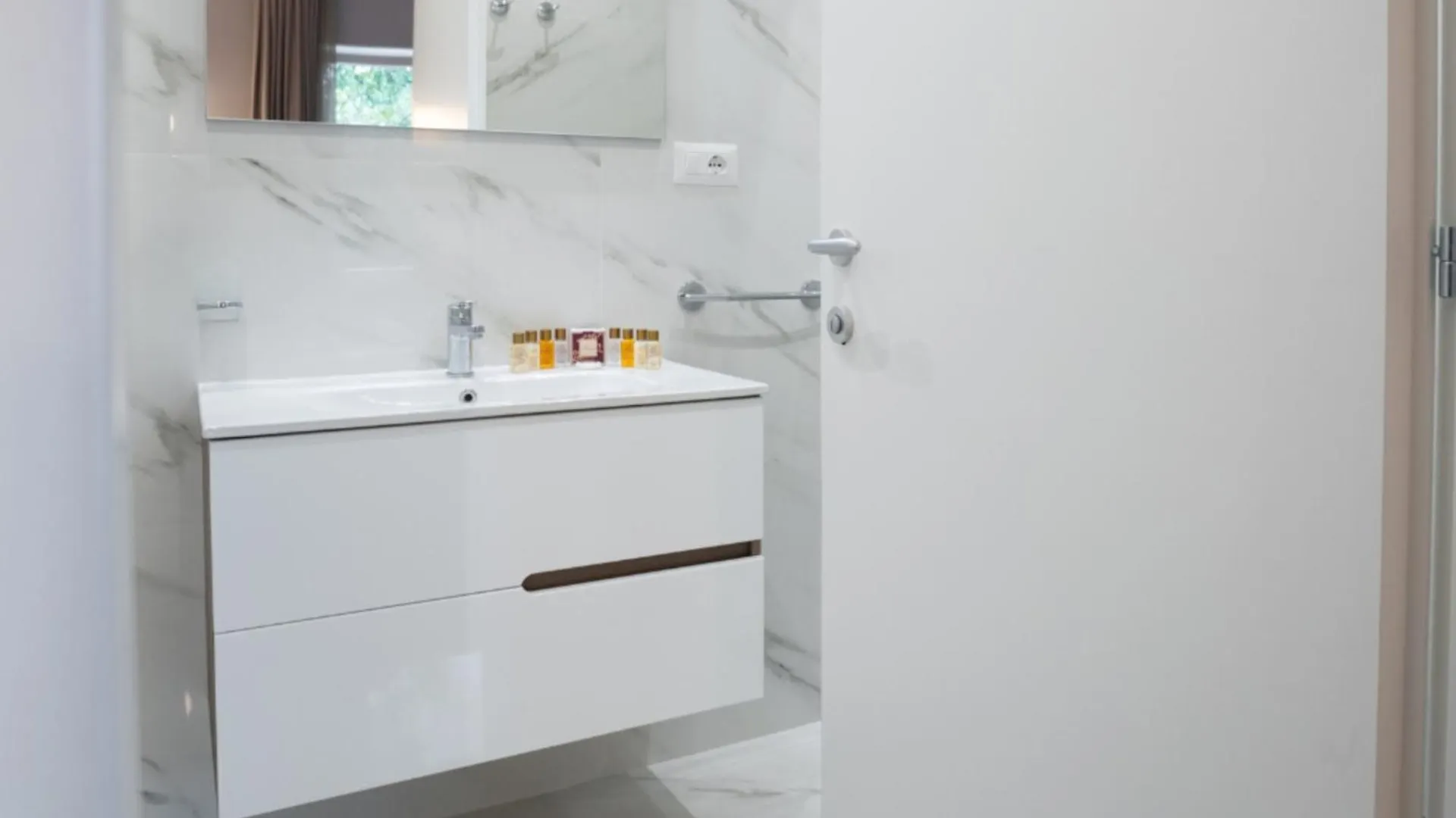Tiber Suite Rom